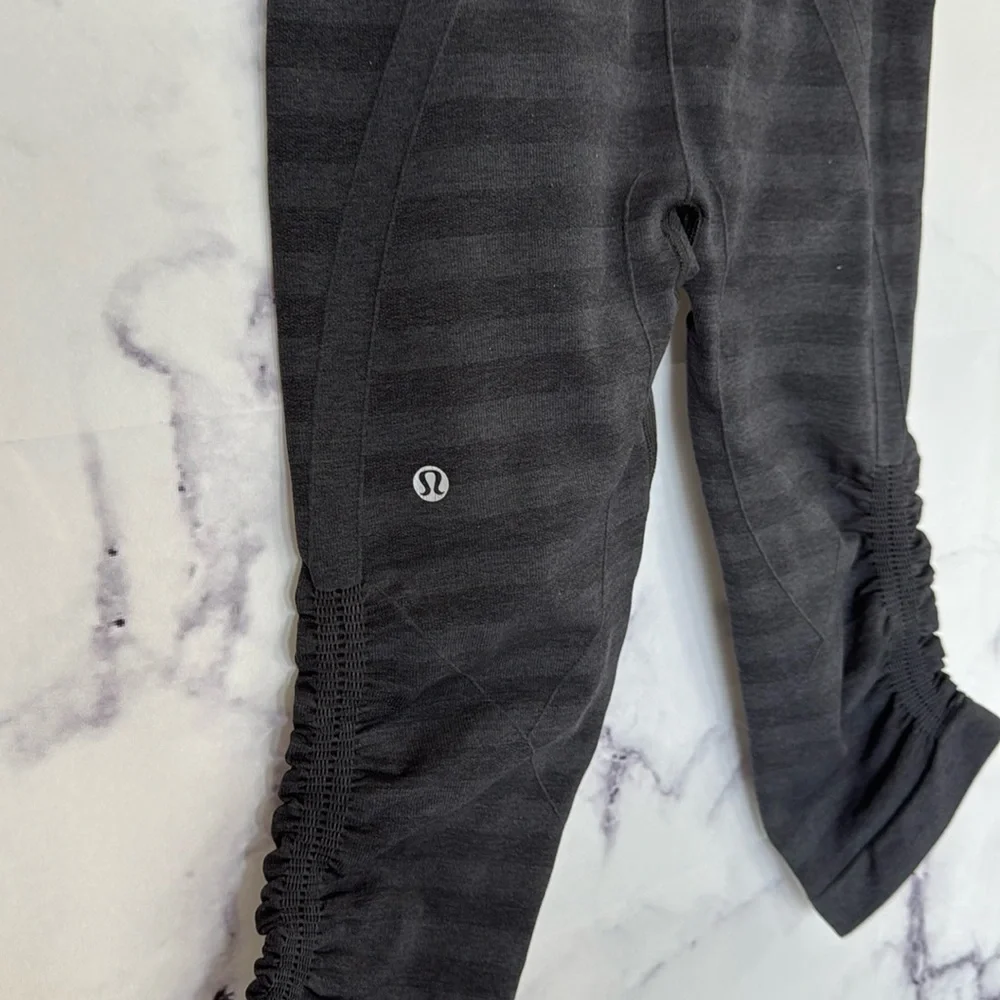 LULULEMON In The Flow Crop Stripe Black Size 8